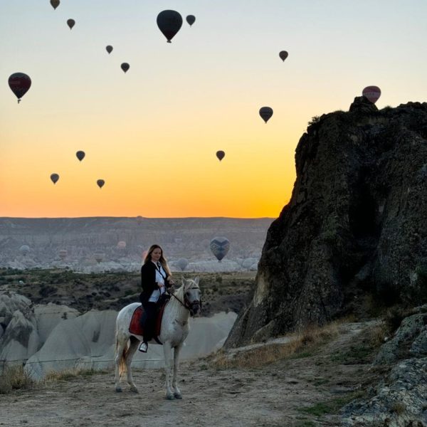 1 HORSE TOUR (Sunrise)